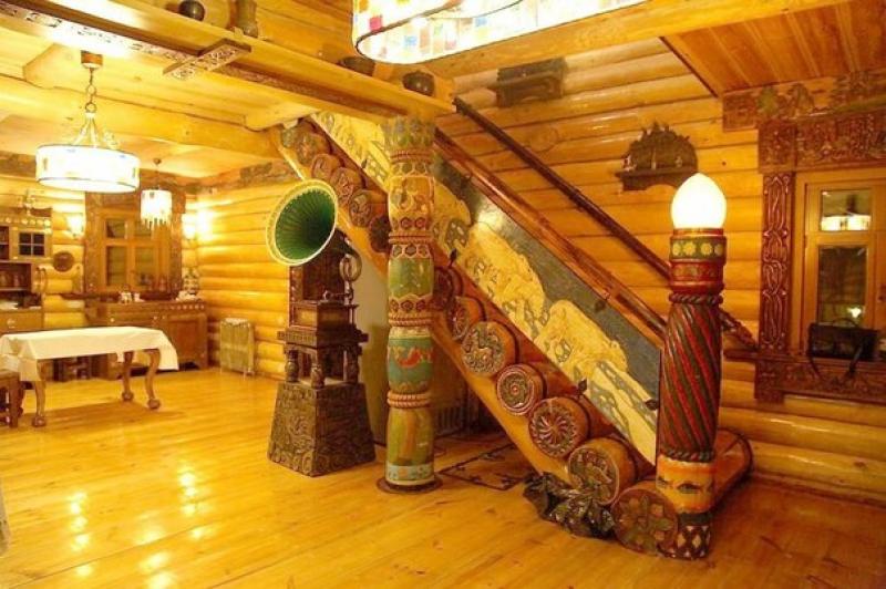 Лестница в сказочном русском стиле